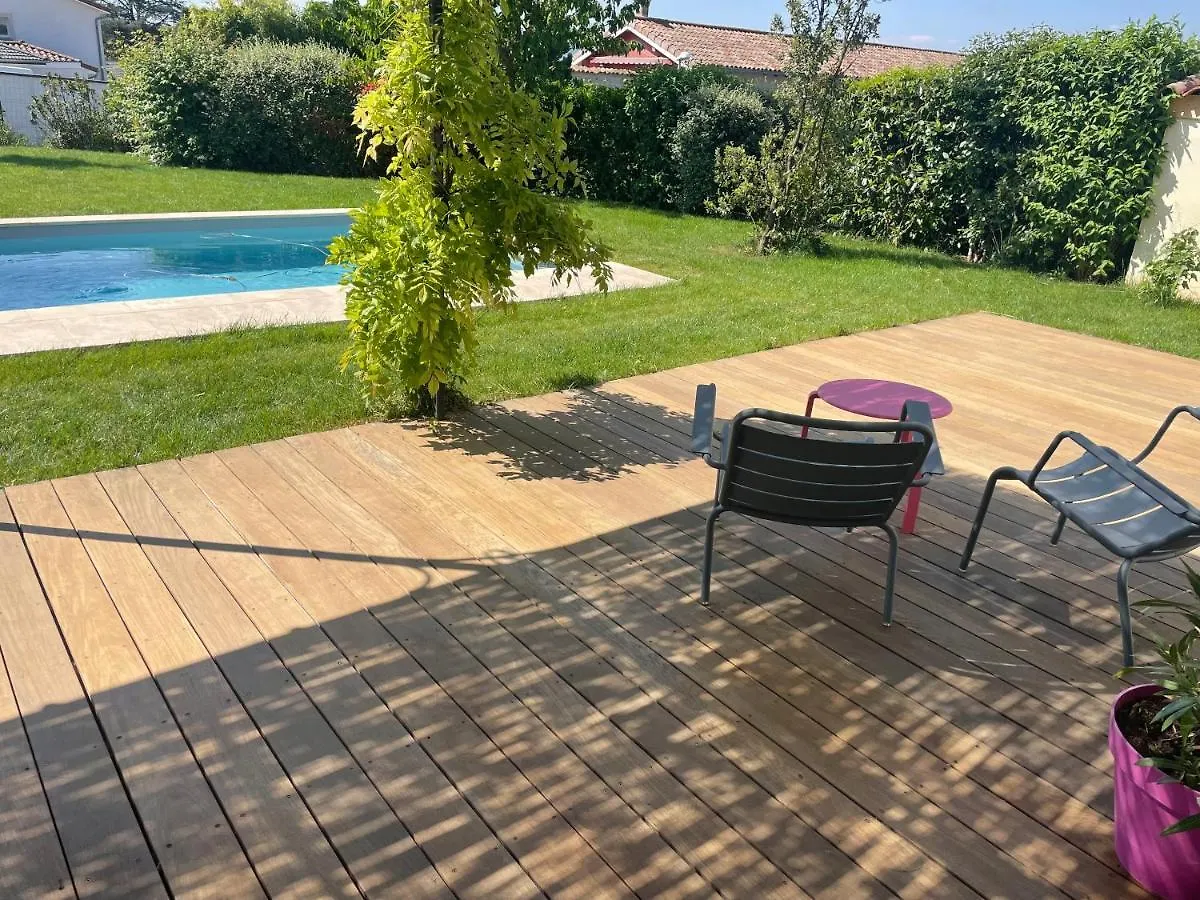Homestay Suite 671 Reyrieux